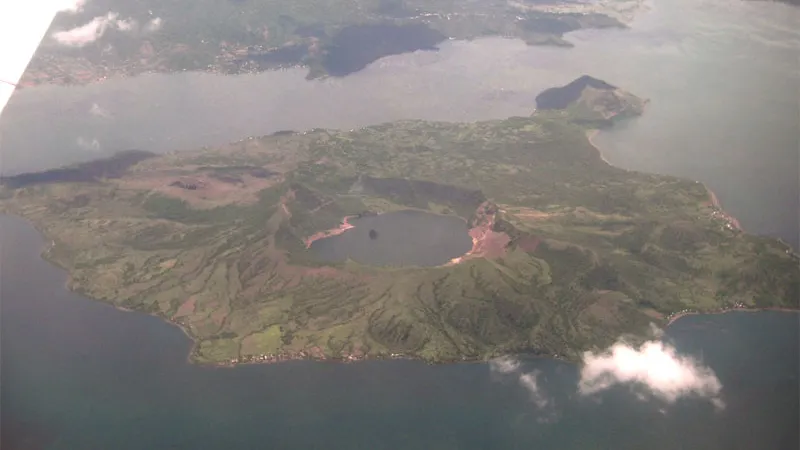 Vulcão Taal em Manila