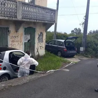 Judiciária e PSP na investigação a um homicídio ocorrido no Caniço, em Maio de 2020.