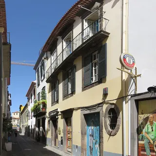 Edifício da Rua de Santa Maria, n.º 27, em cujo segundo andar deverá ter nascido Cristina da Cunha (PESP / Wikimedia CC-BY-SA 4.0)