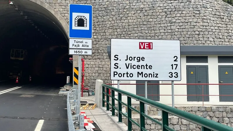 A 'nova' sinalética que 'alimenta a polémica'