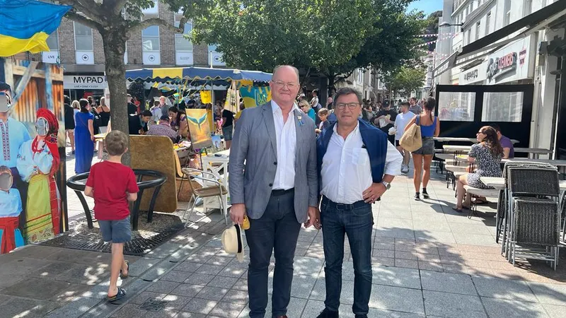 Visita a cidade de Saint Helier com o Mayor Simon Crowcroft.