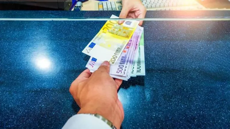 Há cada vez menos colaboradores do sector da banca na Madeira.    Foto Shutterstock