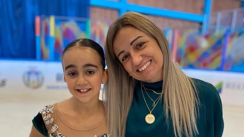 A patinadora Margarida Costa, com a sua mãe e treinadora Sheila Rodrigues Costa