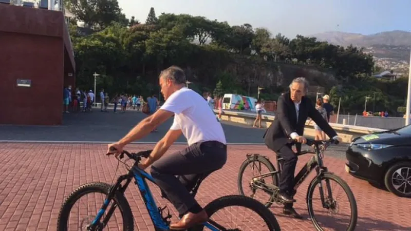 Eduardo Jesus ainda teve tempo para um passeio de bicicleta