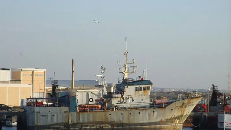 O barco de pesca foi utilizado para tráfico de droga.  Foto blog ‘Embarcações de Pesca’