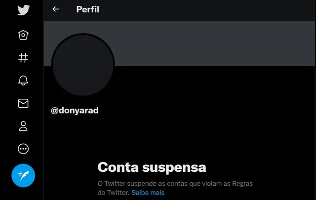 A activista fotografada a tomar pequeno almoço sem 'hijab' foi detida e a sua presença online suspensa. Foto DR/Twitter