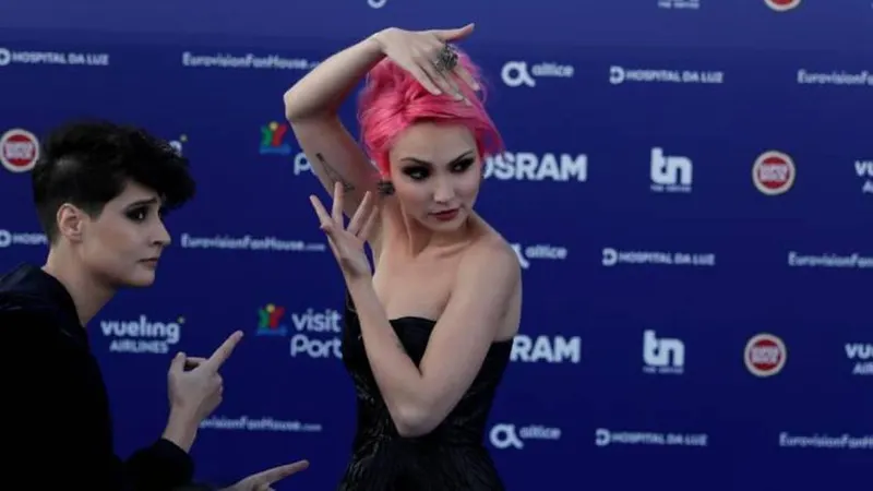 Claudia Pascoal e Isaura, de Portugal. Foto Rafael Marchante/Reuters
