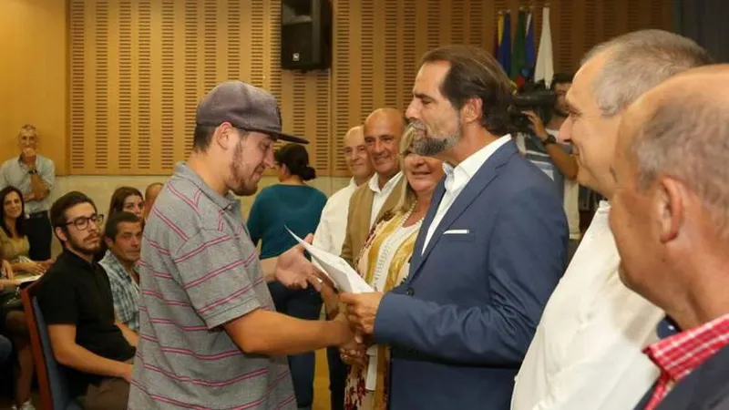 Miguel Albuquerque na cerimónia de entrega de diplomas a 75 formandos, no Centro Cívico de Santo António. 