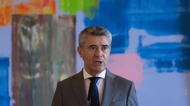 O secretário geral do Partido Socialista (PS), José Luís Carneiro, falava aos jornalistas no início do ciclo de reuniões para a Reforma da Justiça.