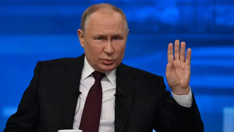 Vladimir Putin (na foto) mandatou Lavrov para passar a palavra ao ocidente. Foto&nbsp;miss.cabul / Shutterstock.com