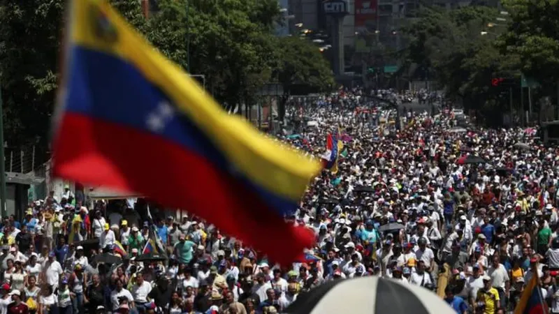 Em Caracas concentrou-se uma multidão de muitos milhares de pessoas.   Foto REUTERS/Ivan Alvarado