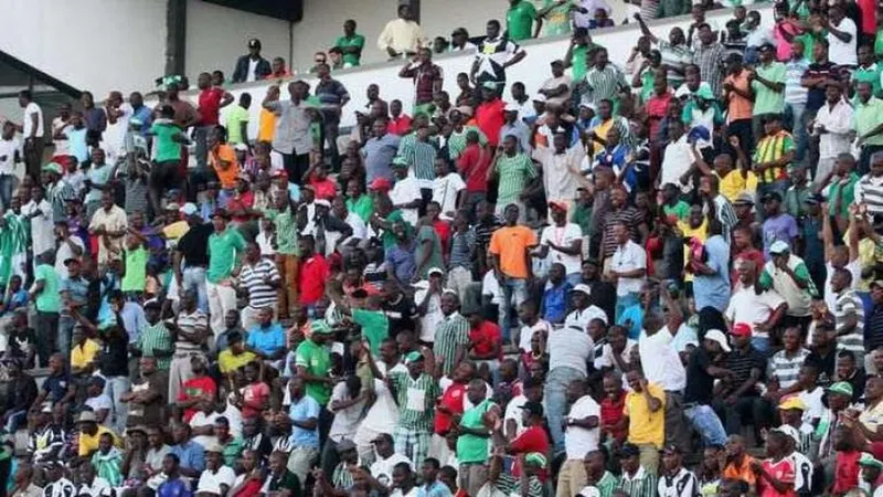 Oito pessoas morreram e 49 ficaram feridas nos confrontos ocorridos no final do jogo entre o Stade de Mbour e o Union Sportive Ouakam.