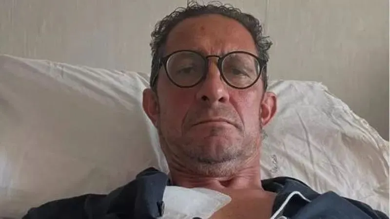 Foto tirada há cerca de um ano quando o jogador tinha acabado de ser operado.