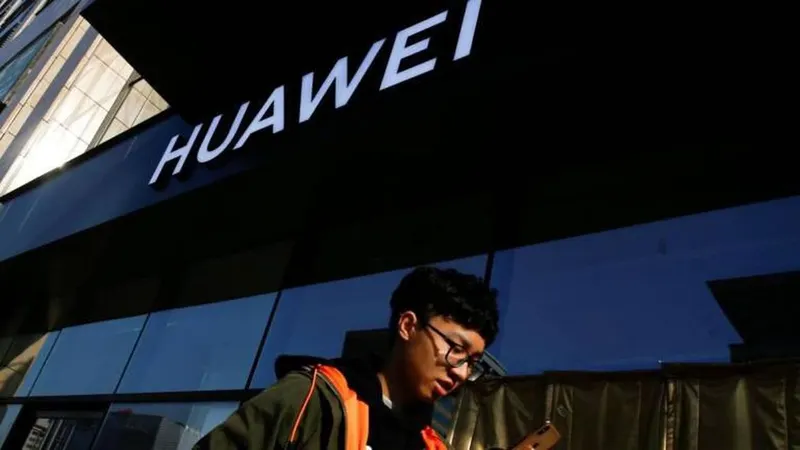 A Google e as principais empresas de tecnologia dos EUA começaram a suspender os negócios com o gigante chinês Wuawei, seguindo as directrizes do presidente norte-americano, Donald Trump
