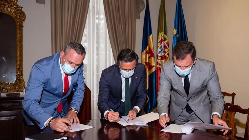 Pedro Calado e Rui Barreto representaram o Governo Regional na cerimónia de assinatura.