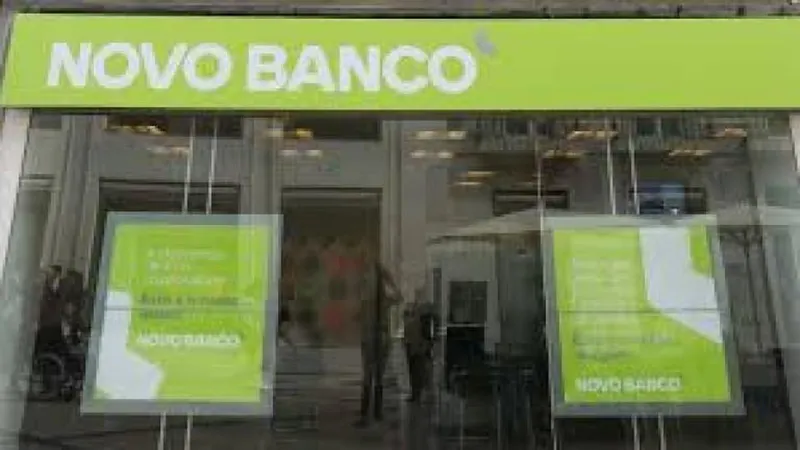O Novo Banco, criado em Agosto de 2014 no âmbito da resolução do BES), deixa hoje de ser um banco de transição. 