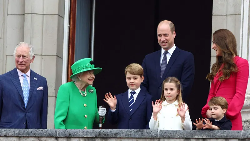 A Rainha aquando do Jubileu&nbsp; do seu reinado, em Junho. Foto&nbsp;HANNAH MCKAY/POOL/AFP
