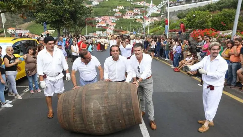 Miguel Albuquerque acompanhou de perto o cortejo etnográfico.   Foto Rio Silva/Aspress