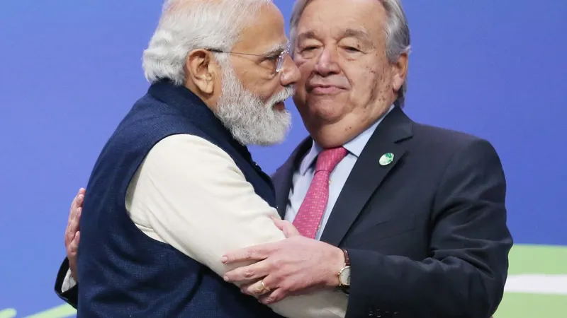 Narendra Modi e António Guterres no início da reunião de líderes do COP26.&nbsp; Foto&nbsp;EPA/ROBERT PERRY