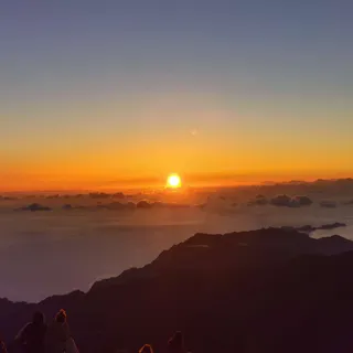Ao raiar do sol deste domingo e ao pôr do sol vão ser os melhores momentos para enfrentar o astro.