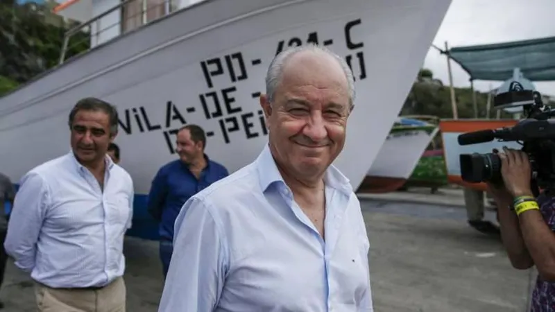 Rui Rio visitou o porto de pesca de Rabo de Peixe, em São Miguel.  Foto  EDUARDO COSTA/LUSA