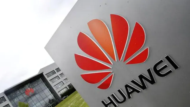 A Google e as principais empresas de tecnologia dos EUA começaram a suspender os negócios com o gigante chinês Wuawei, seguindo as directrizes do presidente norte-americano, Donald Trump