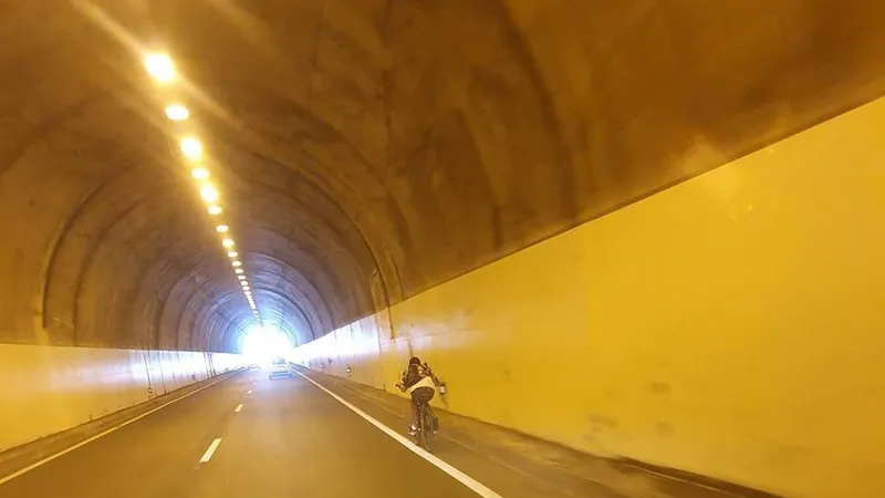 Túnel da Ribeira da Alforra, cerca das 10:45