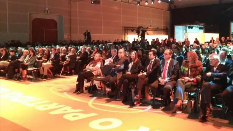 O PSD escolherá o seu próximo presidente, entre Pedro Santana Lopes e Rui Rio, no dia 13 de Janeiro.