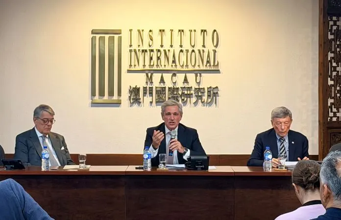 Secretário regional de Economia na palestra “Madeira Hoje”, no Instituto Internacional de Macau