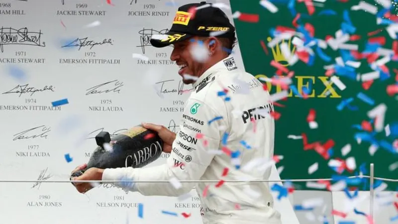 Hamilton conquistou a 5.ª vitória em Silverstone, 4.ª consecutiva, igualando o recorde do compatriota Jim Clark e do francês Alain Prost.