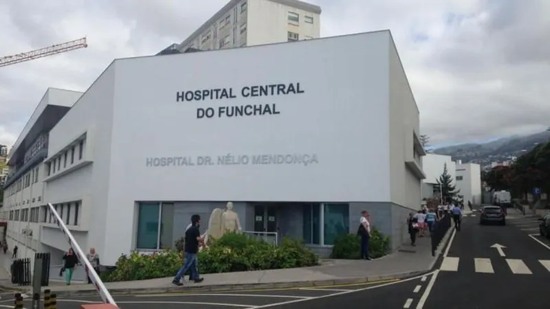 O jovem foi transportado ao hospital.