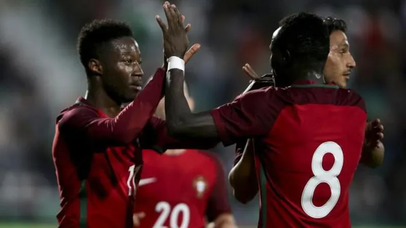 Mané fez o ‘bis’ na vitória portuguesa.  Foto EPA/Miguel A. Lopes