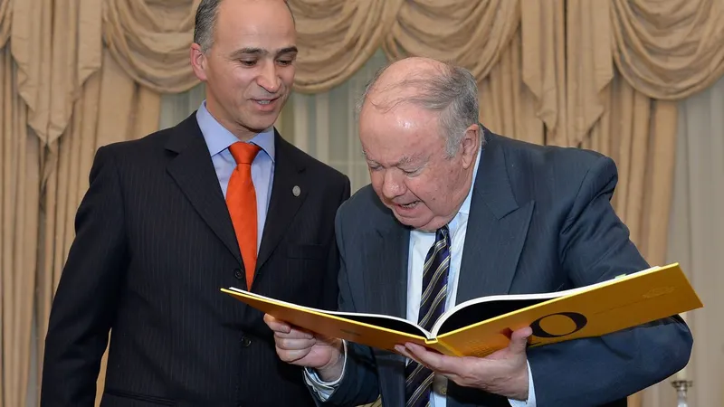 Gil Alves na homenagem feita pela Ordem dos Médicos Dentistas homenageia a Alberto João Jardim, em 2015.&nbsp;