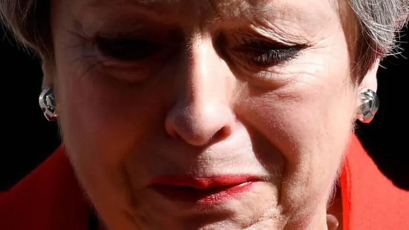 A Primeira-ministra de Inglaterra Theresa May, apresentou hoje a sua demissão na sequência das negociações do Brexit