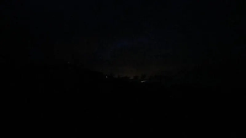 A Calheta ficou totalmente ao escuro, como é possível ver na foto tirada no local.