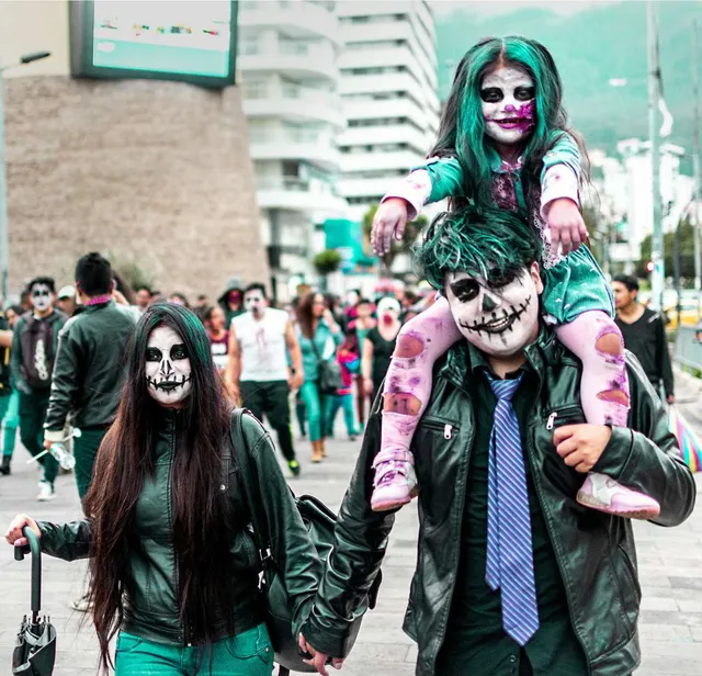 &nbsp; &nbsp;Foto:&nbsp;<a href="https://unsplash.com/pt-br/@notartistic?utm_source=unsplash&amp;utm_medium=referral&amp;utm_content=creditCopyText">Jose Rueda</a>&nbsp;na&nbsp;<a href="https://unsplash.com/pt-br/fotografias/um-grupo-de-pessoas-fantasiadas-de-pe-um-ao-lado-do-outro--i_tWB5UzjY?utm_source=unsplash&amp;utm_medium=referral&amp;utm_content=creditCopyText">Unsplash</a>