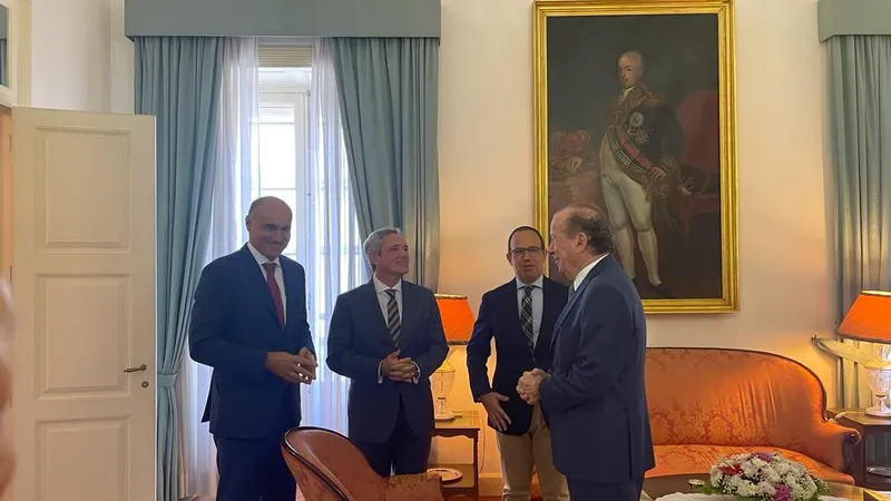 O ministro da Cultura foi, hoje, recebido pelo representante da República, no Palácio de São Lourenço, no Funchal