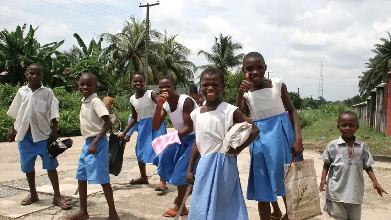 Milhões de alunos regressam às aulas na Nigéria depois de meio ano