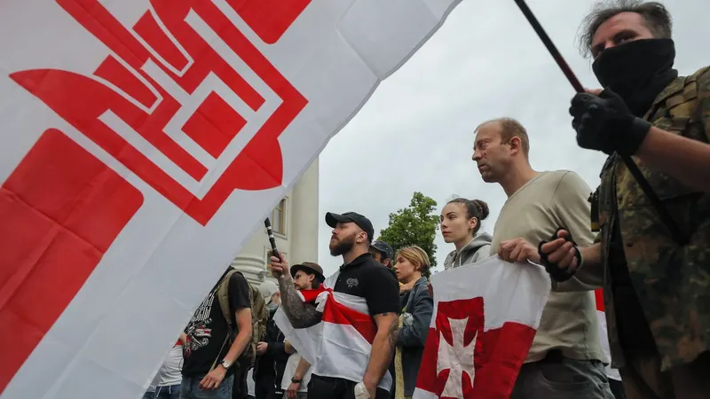 Bielorussos a viver na Ucrânia com activistas ucranianos protestam&nbsp;contra regime de Lukashenko