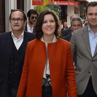 Em Fevereiro de 2016 a acompanhar a líder do CDS, Assunção Cristas, pelas ruas do Funchal, juntamente com Lopes da Fonseca. Foto Rui Silva/ASPRESS