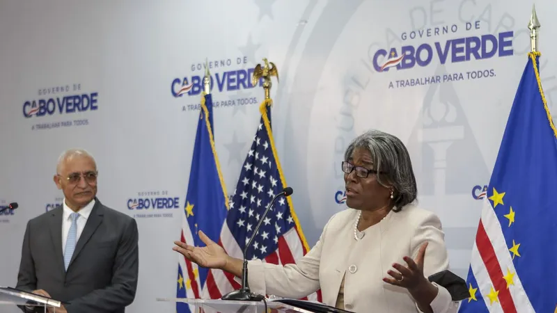 A embaixadora dos Estados Unidos da América (EUA) nas Nações Unidas, Linda Thomas-Greenfield, acompanhada do ministro dos Negócios Estrangeiros de Cabo Verde, Rui Figueiredo Soares.&nbsp; Foto&nbsp;ELTON MONTEIRO/LUSA