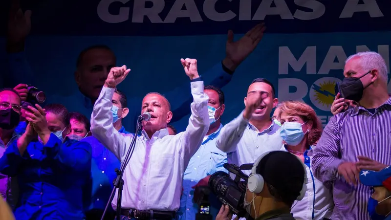 Manuel Rosales, um dos vencedores da noite eleitoral, eleito governador do Estado de Maracaibo. Foto&nbsp;EPA/HENRY CHIRINOS