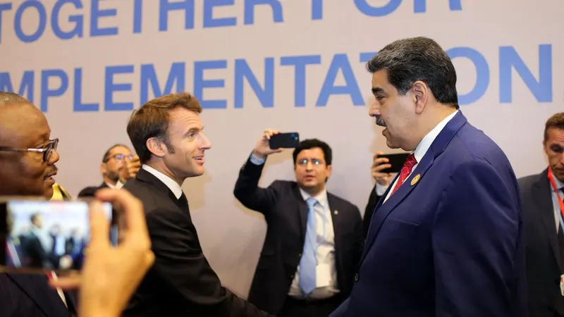 O&nbsp;governo de Nicolás Maduro e a oposição venezuelana aceitaram um pedido do Presidente da França, Emmanuel Macron, para participar no Fórum pela Paz, que decorreu em Paris.