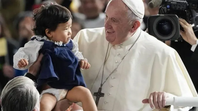 O papa Francisco iniciou no sábado uma visita ao Japão, segunda etapa da sua deslocação à Ásia, para divulgar uma mensagem sobre o desarmamento nuclear. Fotos EPA
