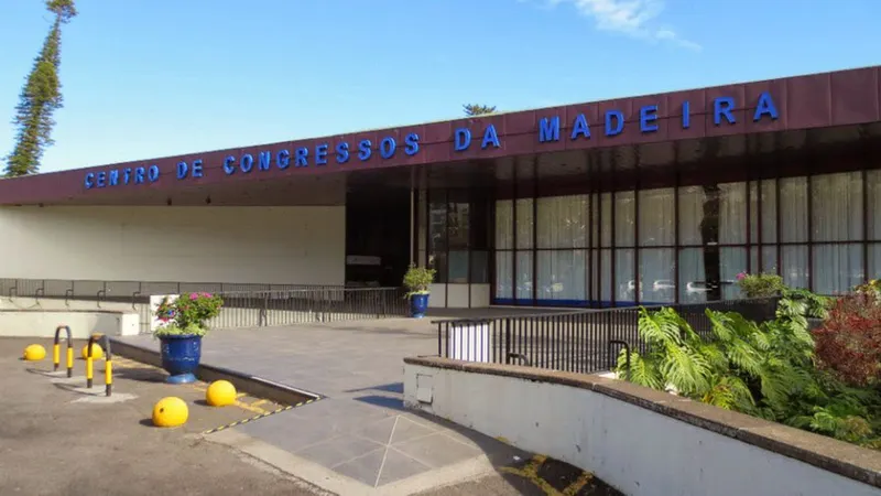 O Centro de Congresso da Madeira foi o palco escolhido para este 34.º Congresso Nacional de Hotelaria e Turismo que decorre na Madeira entre hoje e sexta-feira.&nbsp;