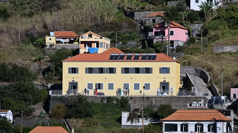 Miguel Albuquerque abordou o assunto na visita que fez a uma antiga escola no Campanário que será transformada em habitação social.&nbsp;