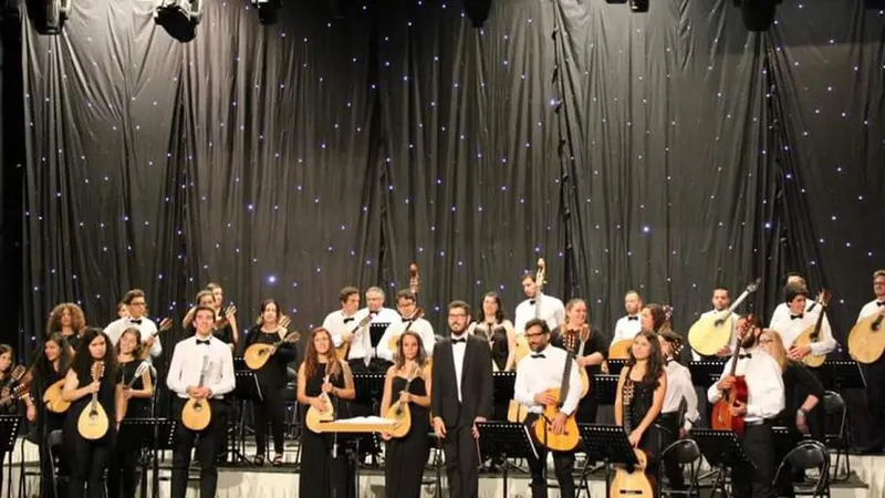 Alguns dos músicos actuais começaram na escola de música da OBM.