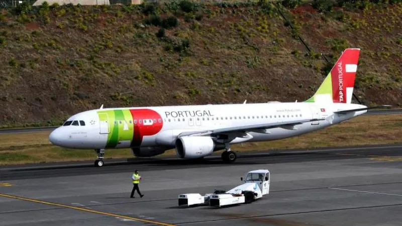 A AirHelp refere que a pior hora para viajar é o princípio da tarde e a melhor altura é à noite ou de madrugada.