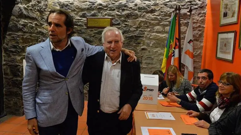Miguel Albuquerque com Guilherme Silva, um dos apoiantes de Rui Rio na Madeira.  FOTO RUI SILVA/ASPRESS