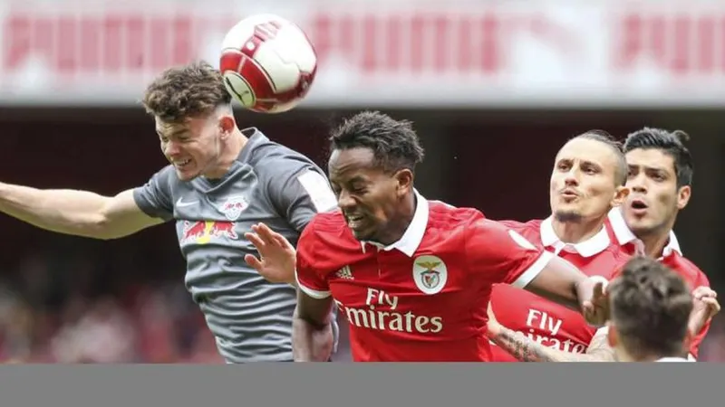 O Benfica tinha perdido 5-2 com o Arsenal, que ainda disputa a final com o Sevilha.